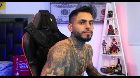 Snapshot of logan_hugh8 chatting on January 28, 4:30 pm logan_hugh8 online show from January 28, 4:30 pm