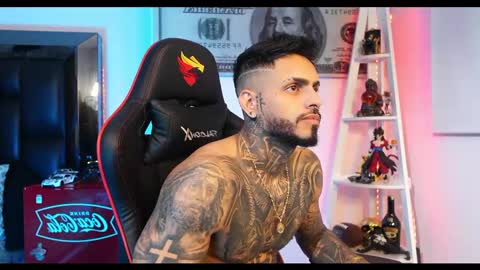 Snapshot of logan_hugh8 chatting on February 22, 9:45 am logan_hugh8 online show from February 22, 9:45 am