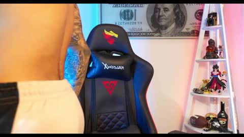 Snapshot of logan_hugh8 chatting on February 22, 5:57 pm logan_hugh8 online show from February 22, 5:57 pm