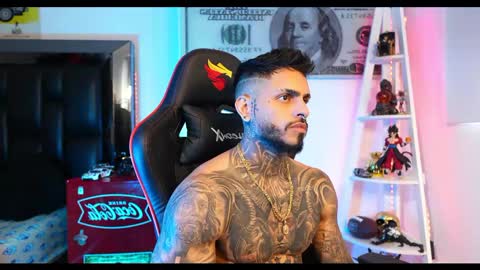 Snapshot of logan_hugh8 chatting on February 26, 12:25 pm logan_hugh8 online show from February 26, 12:25 pm