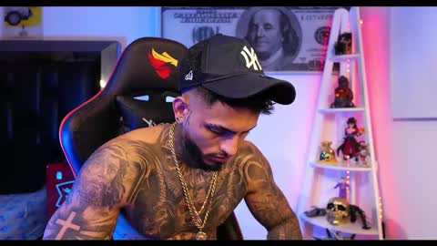 Snapshot of logan_hugh8 chatting on March 5, 10:44 am logan_hugh8 online show from March 5, 10:44 am