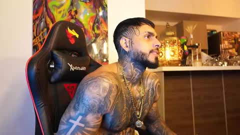 Snapshot of logan_hugh8 chatting on September 28, 2:06 am logan_hugh8 online show from September 28, 2:06 am