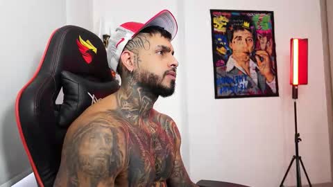 Snapshot of logan_hugh8 chatting on October 19, 9:04 pm logan_hugh8 online show from October 19, 9:04 pm