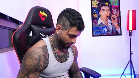 Snapshot of logan_hugh8 chatting on October 22, 3:29 am logan_hugh8 online show from October 22, 3:29 am