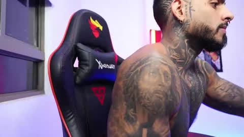 Snapshot of logan_hugh8 chatting on October 28, 1:53 am logan_hugh8 online show from October 28, 1:53 am