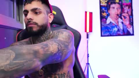 logan_hugh8 online show from November 6, 4:24 am