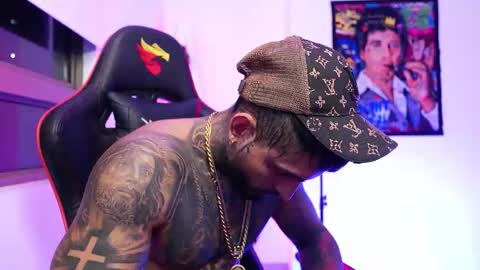 Snapshot of logan_hugh8 chatting on November 14, 5:39 am logan_hugh8 online show from November 14, 5:39 am