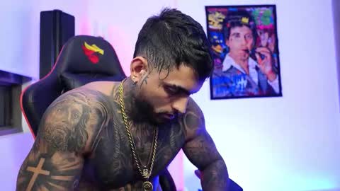 Snapshot of logan_hugh8 chatting on November 25, 1:27 am logan_hugh8 online show from November 25, 1:27 am