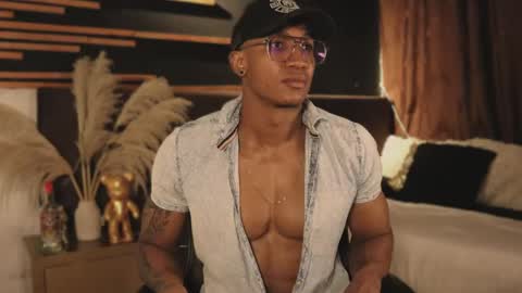 logan_varela online show from January 23, 8:45 pm