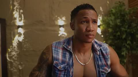 logan_varela online show from November 20, 1:44 pm