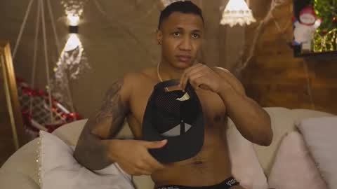 logan_varela online show from December 15, 12:53 pm