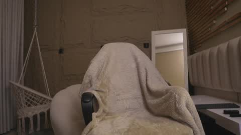 logan_varela online show from March 31, 1:44 pm