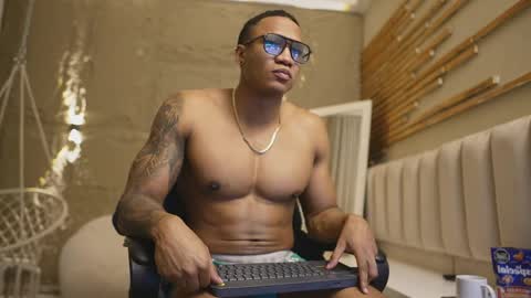 logan_varela online show from April 18, 4:44 pm