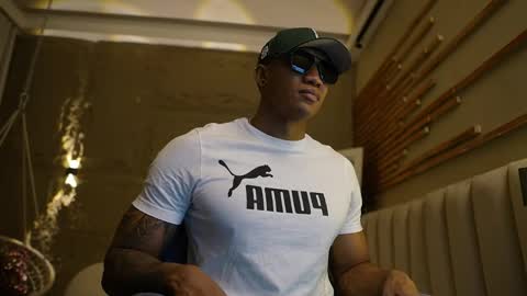 logan_varela online show from April 19, 5:12 pm