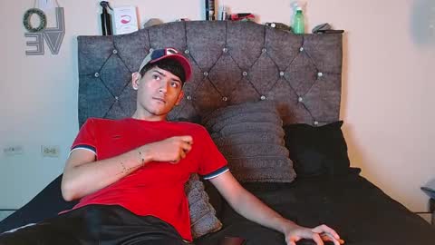 Snapshot of logan_willyams_ chatting on September 20, 12:33 am logan_willyams_ online show from September 20, 12:33 am