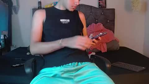 Snapshot of logan_willyams_ chatting on October 19, 8:20 pm logan_willyams_ online show from October 19, 8:20 pm