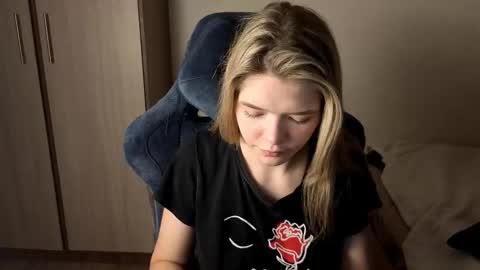 Logan and Katana online show from October 24, 1:07 pm