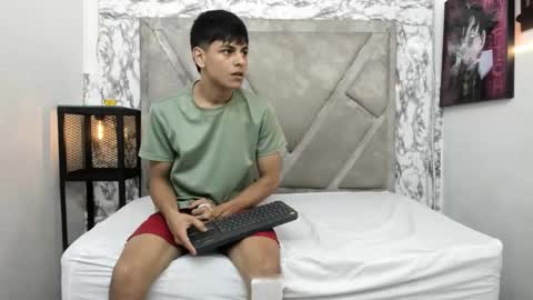 Snapshot of loganjhonson chatting on November 1, 4:03 am loganjhonson online show from November 1, 4:03 am