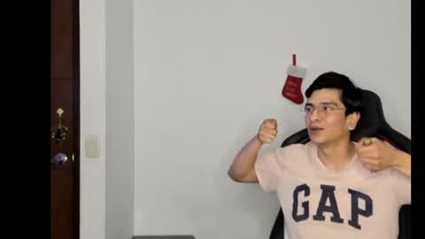 Snapshot of logannick chatting on December 12, 9:40 am Logan online show from December 12, 9:40 am