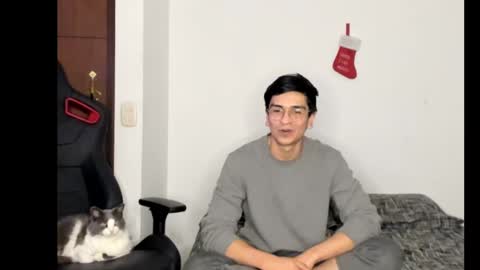 Snapshot of logannick chatting on December 17, 8:34 am Logan online show from December 17, 8:34 am