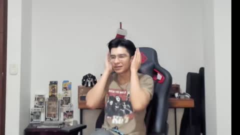 Snapshot of logannick chatting on January 14, 8:09 am Logan online show from January 14, 8:09 am