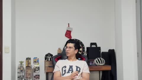 Snapshot of logannick chatting on February 7, 8:33 am Logan online show from February 7, 8:33 am