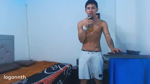 logannthh online show from December 5, 10:23 pm