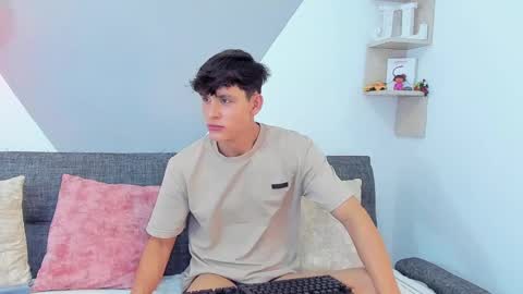 Snapshot of loganoficialx chatting on February 20, 10:37 am loganoficialx online show from February 20, 10:37 am