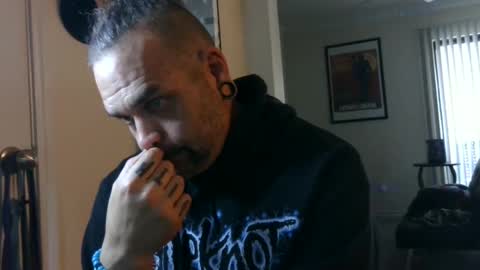 Snapshot of loganreaves69 chatting on December 15, 4:26 pm Logan Reaves online show from December 15, 4:26 pm