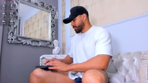 Snapshot of logansimmons chatting on November 19, 2:11 am U can call me Logan online show from November 19, 2:11 am