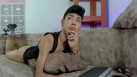 Snapshot of logantwink18 chatting on November 4, 6:29 pm logantwink18 online show from November 4, 6:29 pm