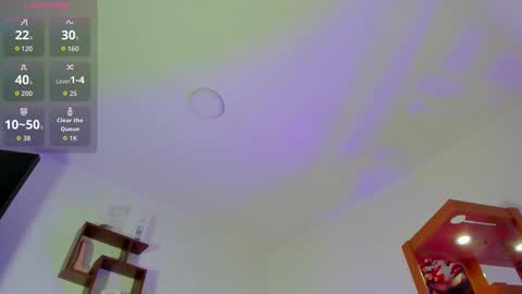 Snapshot of logantwink18 chatting on November 7, 1:44 pm logantwink18 online show from November 7, 1:44 pm