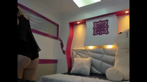 Lola  online show from November 22, 7:57 pm