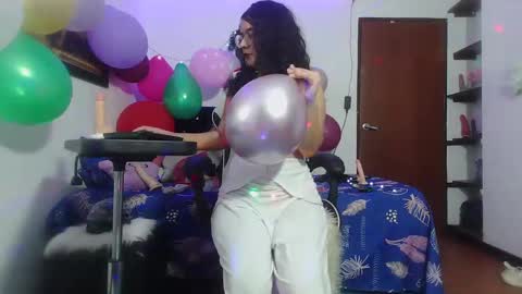 lola_fiery online show from December 19, 12:45 am