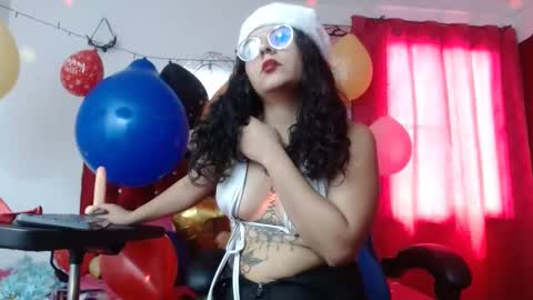lola_fiery online show from December 28, 5:35 pm