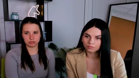 Snapshot of lola_swon chatting on September 24, 9:23 am Lola online show from September 24, 9:23 am