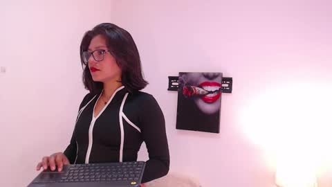 lolaandcamille online show from October 27, 7:07 pm