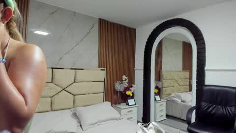 Snapshot of lolaangellx chatting on May 1, 8:02 pm Lola Angel online show from May 1, 8:02 pm