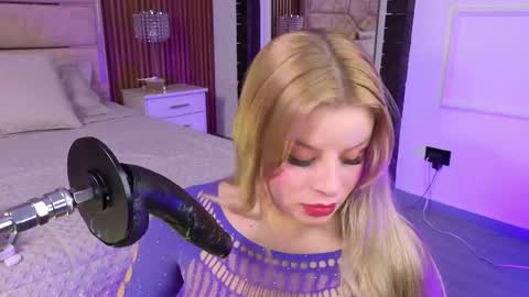 Snapshot of lolaangellx chatting on May 28, 9:12 pm Lola Angel online show from May 28, 9:12 pm