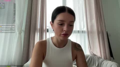 Snapshot of lolaap0pp chatting on December 5, 4:10 am Lola online show from December 5, 4:10 am