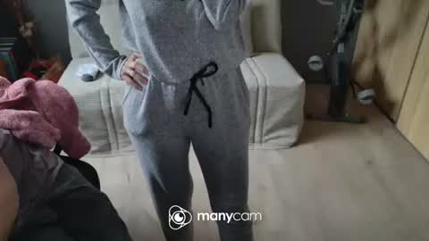 Snapshot of lolacharly chatting on January 31, 1:23 pm z1cpl38 online show from January 31, 1:23 pm