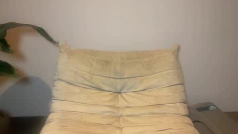 Snapshot of loladom chatting on October 24, 4:20 am Frt Pr1ncess online show from October 24, 4:20 am