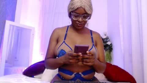 Snapshot of lolajenkiins chatting on October 18, 4:59 am lola online show from October 18, 4:59 am
