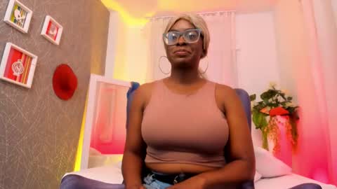 Snapshot of lolajenkiins chatting on October 21, 12:44 am lola online show from October 21, 12:44 am