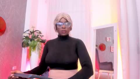 Snapshot of lolajenkiins chatting on October 22, 4:24 am lola online show from October 22, 4:24 am