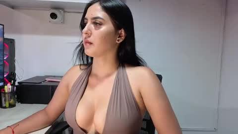 Snapshot of lolalola_12 chatting on December 18, 12:27 am lolalola_12 online show from December 18, 12:27 am