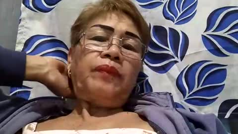 tey online show from February 9, 9:06 pm