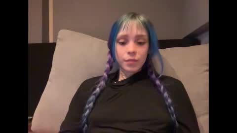 Snapshot of lole6913 chatting on November 10, 6:01 am lole online show from November 10, 6:01 am