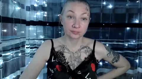 Snapshot of lollifox_1 chatting on December 1, 6:29 am Lisa online show from December 1, 6:29 am