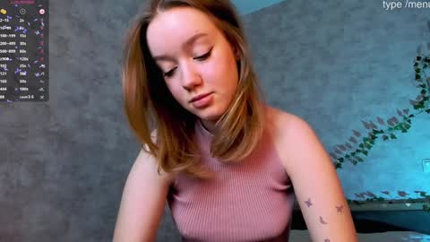 Mia online show from December 5, 2:11 pm